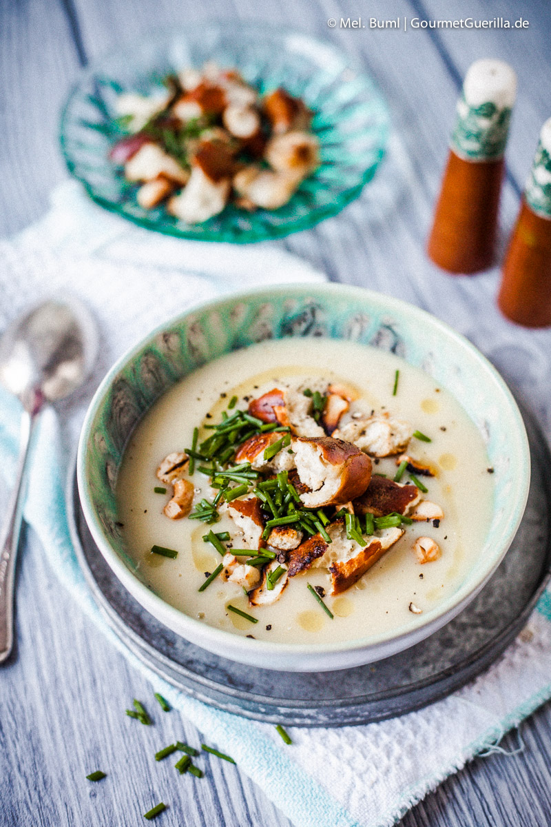 Winter potato soup with spice butter and pretzel croutons | GourmetGuerilla.de- 1136.jpg 