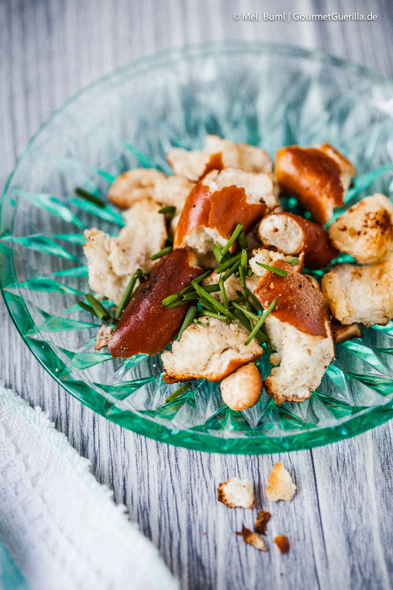  Winter potato soup with spice butter and pretzel croutons | GourmetGuerilla.de-1136.jpg 